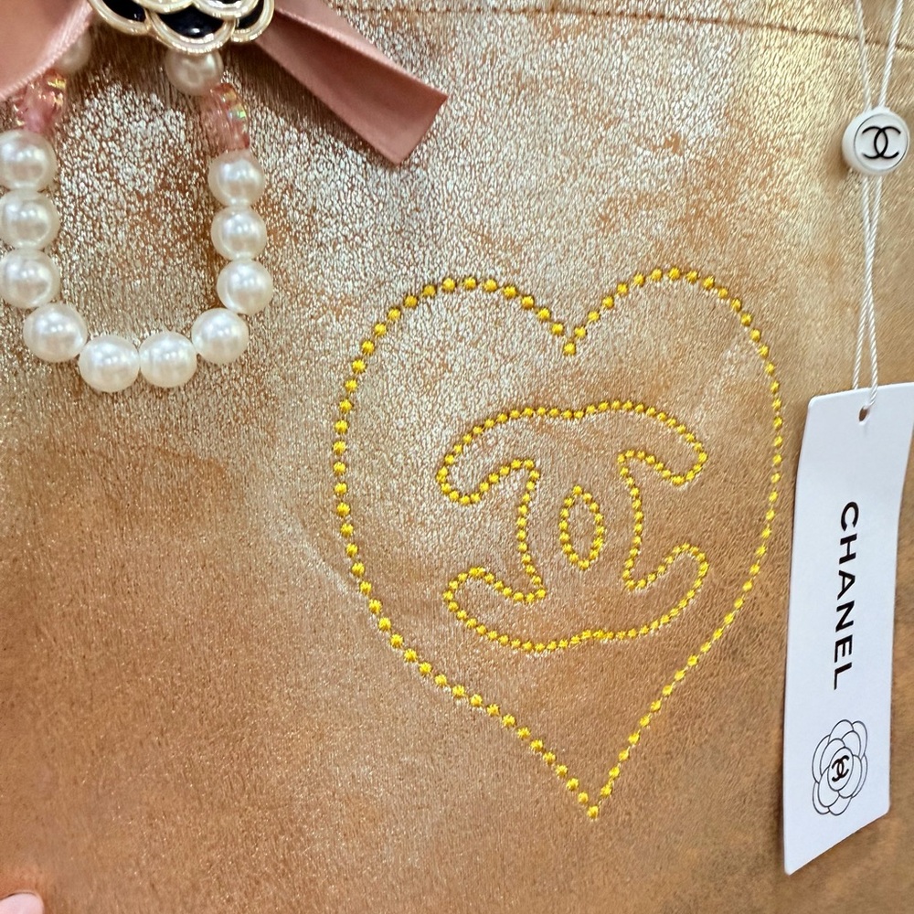 (Last one !!)Chanel  (employee exclusive)
Golden Tote Bag PLUS **Camila keychain - Picture 6 of 14